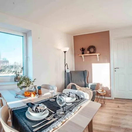 Secra Exclusive Knickblick